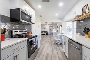 電子レンジ、オーブン、コンロ、食器洗い機