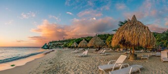 03-Experience contemporary luxury at Prince APT, 20-minute stroll from the beach