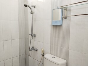 Double Room | Bathroom | Shower, towels, soap