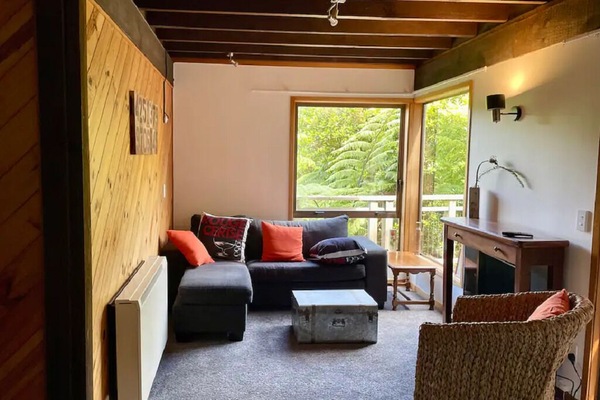 Smart TV, libros, impresora