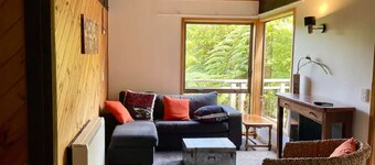 Pomare cosy bush cabin 850m from Hi-way2 exit, w/i terrace&sea view, 2km-city