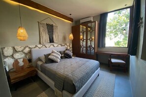 2 bedrooms, desk, iron/ironing board, WiFi