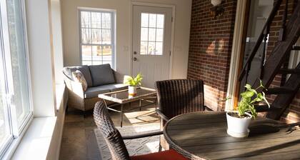 Sunset Cottage: Spacious Vacation Home with Game Room