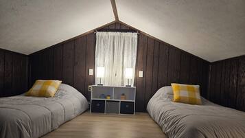 4 bedrooms, desk, iron/ironing board, travel crib