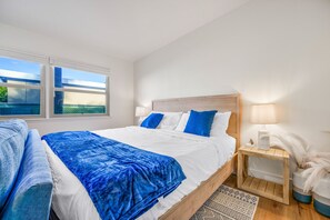 6 bedrooms, travel crib, free WiFi, bed sheets
