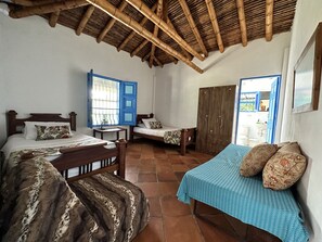 4 bedrooms, iron/ironing board, free WiFi, bed sheets