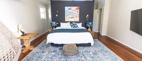 4 habitaciones, tabla de planchar con plancha, wifi y ropa de cama