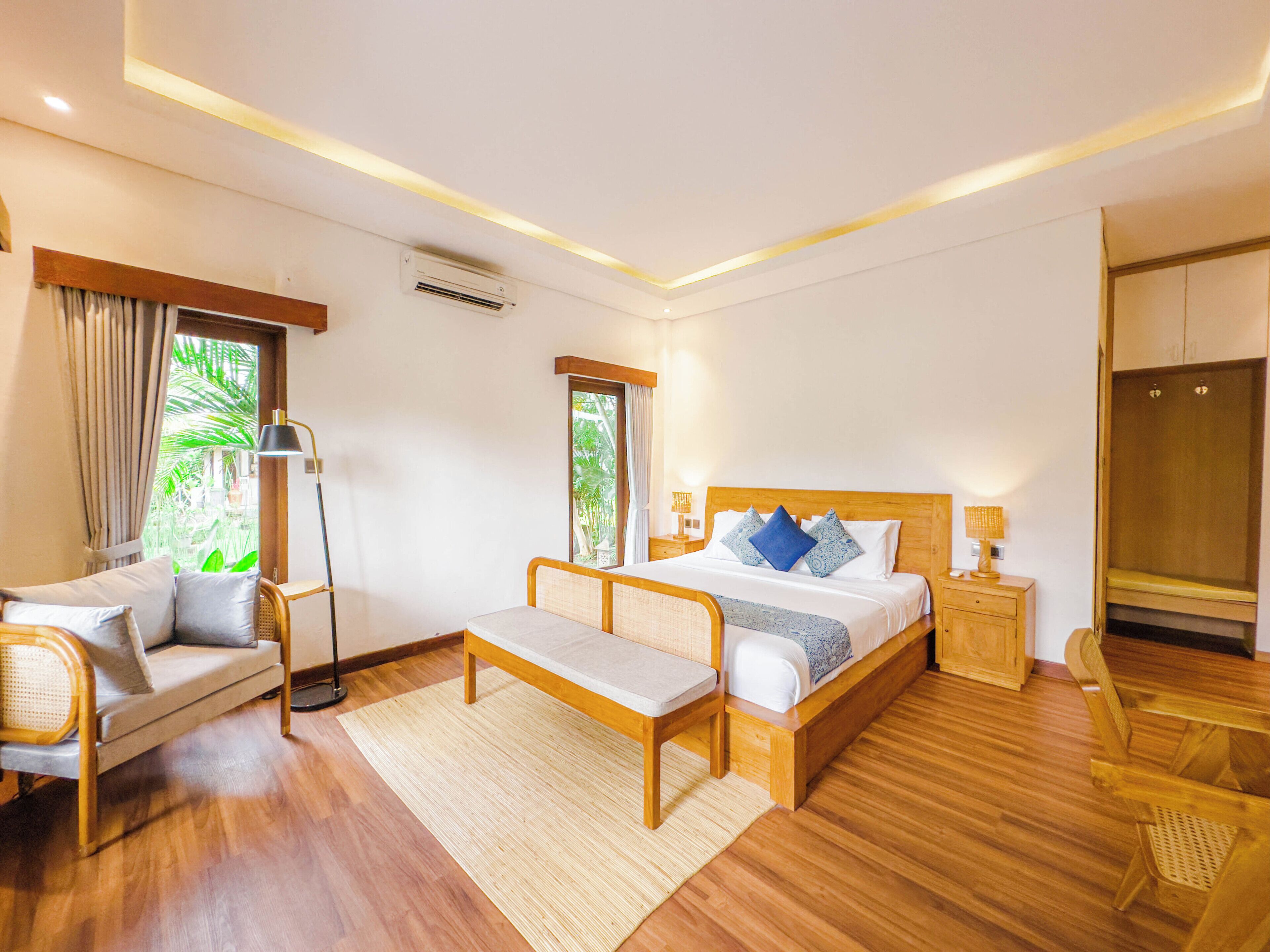 Suite, vistas a la piscina | 1 dormitorio, minibar, escritorio y wifi gratis