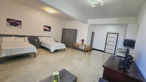 1 bedroom, desk, iron/ironing board, WiFi - 05-Experience contemporary luxury at Prince APT, 20-minute stroll from the beach (Willemstad)