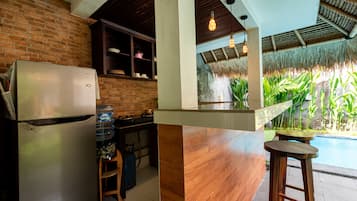 Placa de cocina, tetera/pava eléctrica, tostadora, plancha de cocina