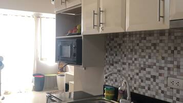 Dụng cụ nấu nướng/bát dĩa/dao nĩa