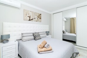 2 chambres, fer et planche à repasser, Wi-Fi gratuit, draps fournis