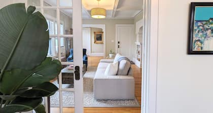 Vintage modern craftsman charmer - upper level duplex close to everything