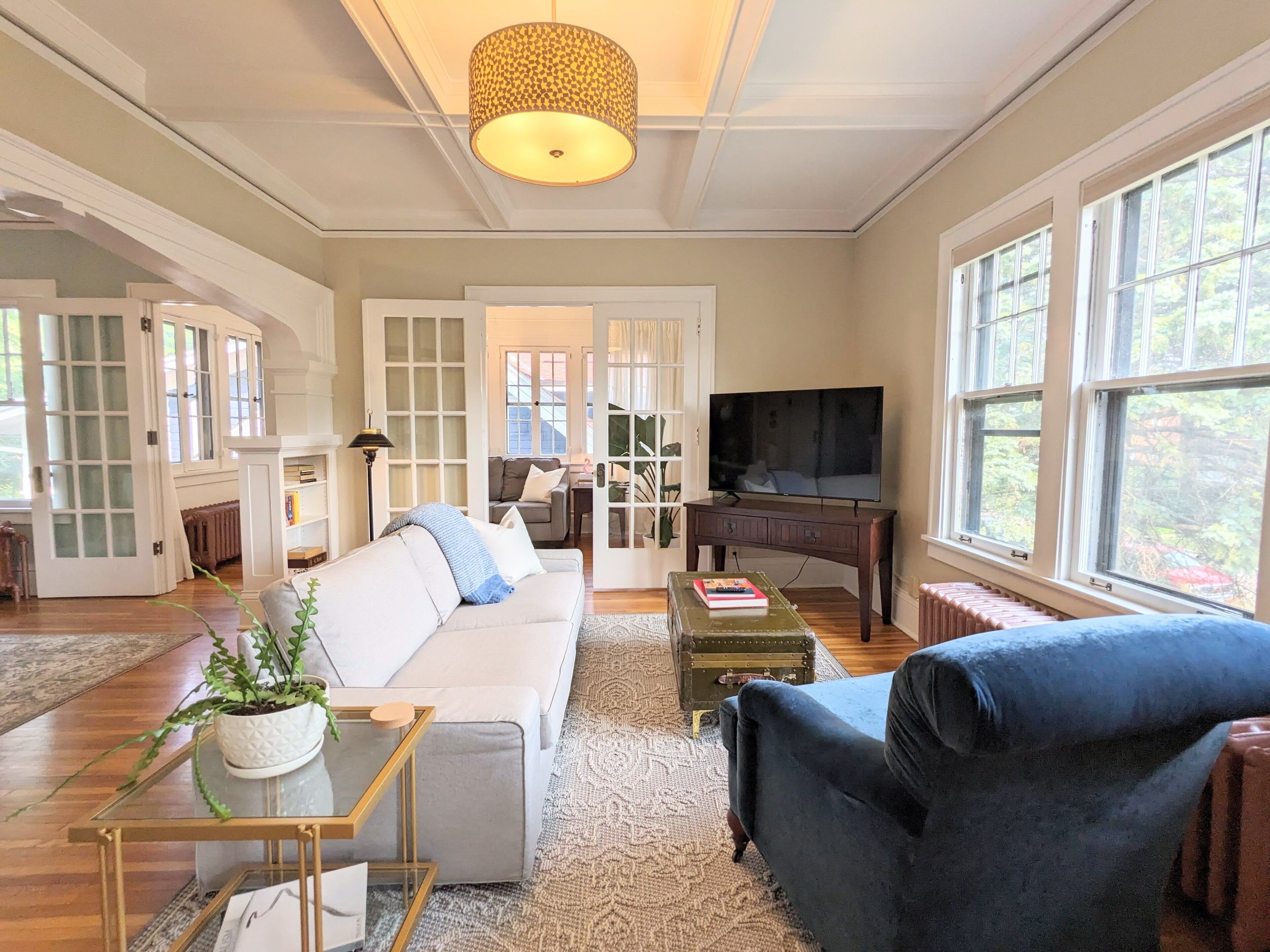 Vintage modern craftsman charmer - upper level duplex close to everything