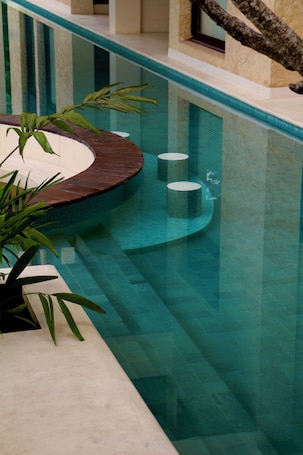 Kolam renang terbuka . Spicepeek Boutique Hotel CMB Airport