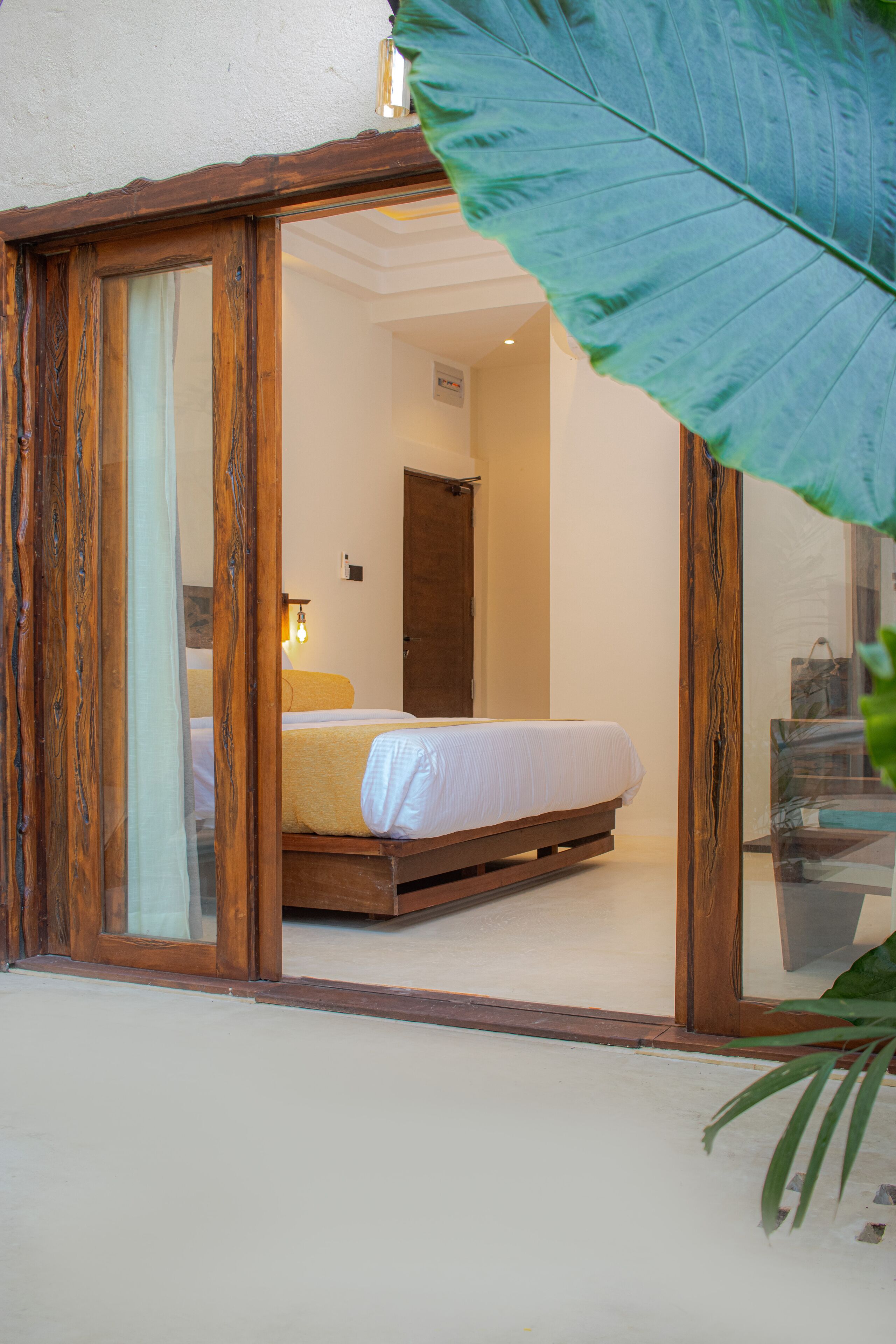 Ylelliset vuodevaatteet, memory foam -patjalliset sängyt