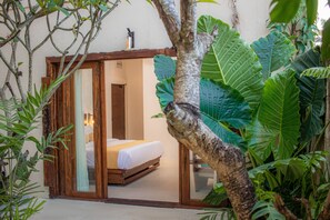 Literie de qualité, lit avec matelas en mousse à mémoire, décor unique