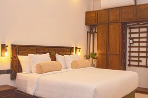Literie de qualité, lit avec matelas en mousse à mémoire, décor unique