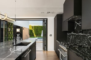 Private kitchen - Green Acres Arcadia Pool/Hot Tub 10 Beds (Phoenix)