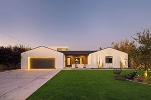 Exterior - Green Acres Arcadia Pool/Hot Tub 10 Beds (Phoenix)