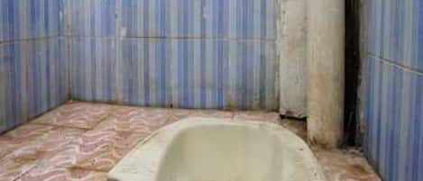 Kamar Double Deluks | Kamar mandi | Shower dan handuk