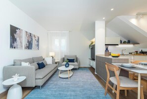 TV - Piazzetta Albatros 50m From The Beach, Porto San Paolo, Italy (Porto San Paolo)