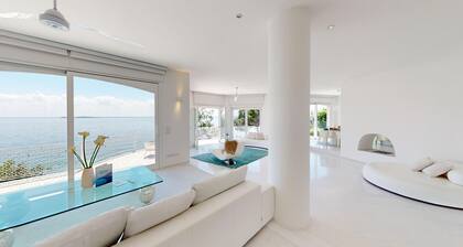 Villa Flora fronte spiaggia By Bookinggardalake