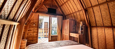 Deluxe Villa | 2 bedrooms, desk, free WiFi