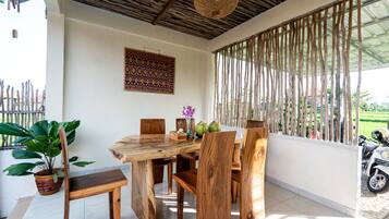 Deluxe Villa | Living area