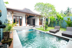 Outdoor pool, sun loungers - Supala Private Living  (Ubud)