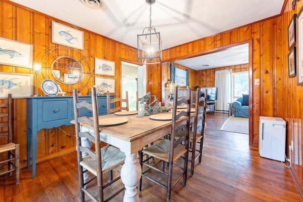 Dining - East Beach, Screened Porch, Walk to Beach! (Saint Simons Island)