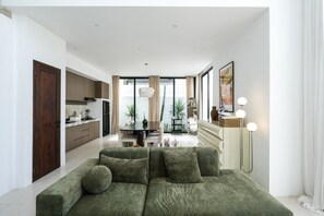 别墅, 1 间卧室, 无烟房, 泳池景观 | 起居区 | 50-英寸液晶电视（配备数码频道）