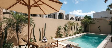 Kolam renang outdoor