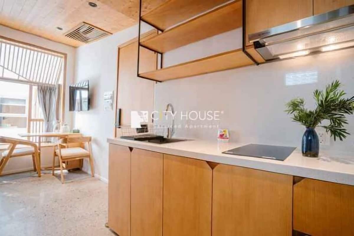 Private kitchen | Fridge, microwave, stovetop, eco-friendly cleaning products