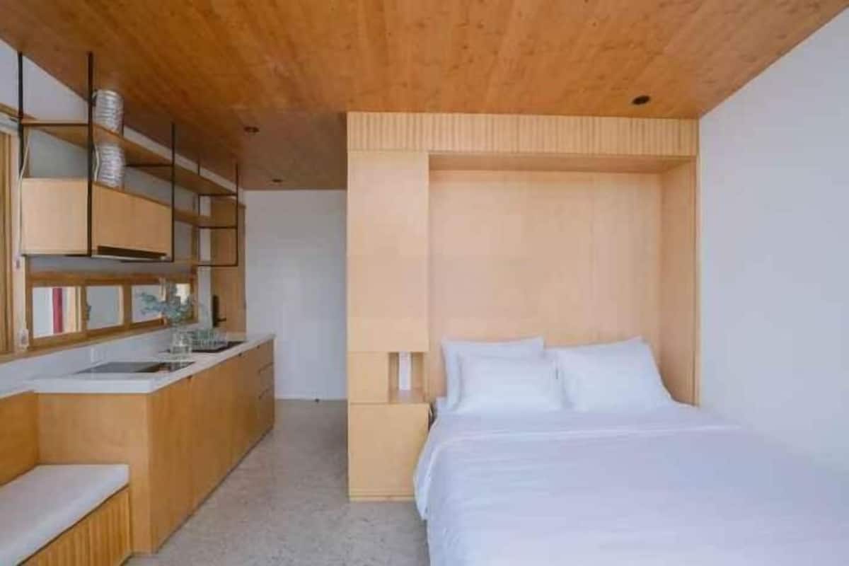 Pillowtop beds, desk, blackout drapes, soundproofing