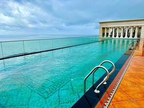 2 kolam renang outdoor