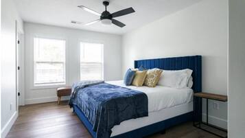 6 bedrooms, desk, iron/ironing board, free WiFi