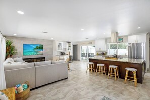 Fernseher, Kamin, Arbeitsbereiche, Drucker