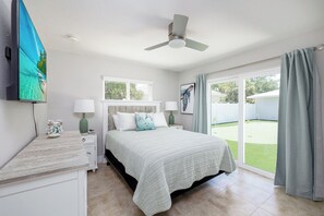 6 bedrooms, desk, iron/ironing board, travel cot
