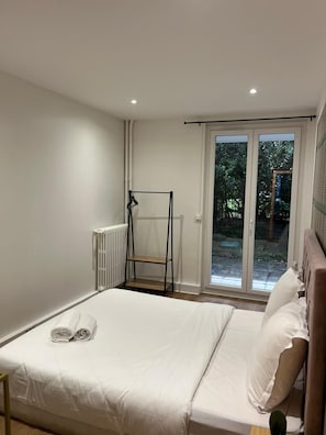 3 habitaciones, escritorio, tabla de planchar con plancha y wifi