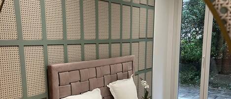 3 bedrooms, desk, iron/ironing board, WiFi