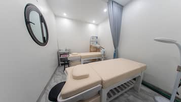 Body scrub, perawatan wajah, dan refleksiologi