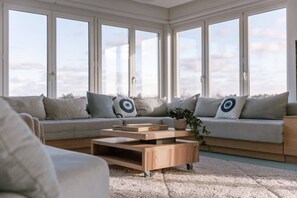 Télévision, chaßne hi-fi, espaces bureaux