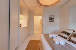 3 Schlafzimmer, Schreibtisch, Bügeleisen/Bügelbrett, WLAN