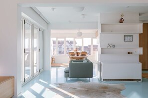 Fernseher, Stereoanlage, Arbeitsbereiche