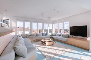 Fernseher, Stereoanlage, Arbeitsbereiche