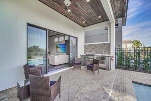 Terrace/patio - Exceptional Villa With TrackMan Golf Simulator and Golf Views (Kissimmee)