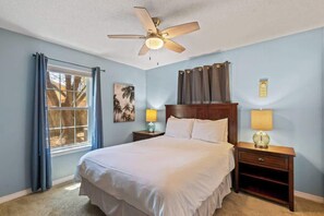 2 bedrooms, iron/ironing board, free WiFi, bed sheets - Emerald Fantasea (Navarre)