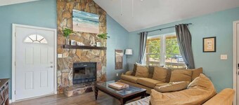 3BR Navarre Home Near Beach With Private Yard and Family Setup