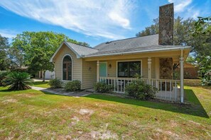 Exterior - 3BR Navarre Home Near Beach With Private Yard and Family Setup (Navarre)